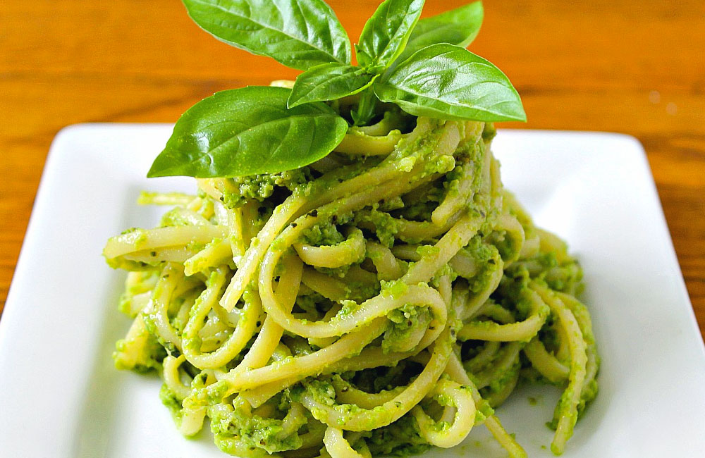 Linguine al pesto Genovese